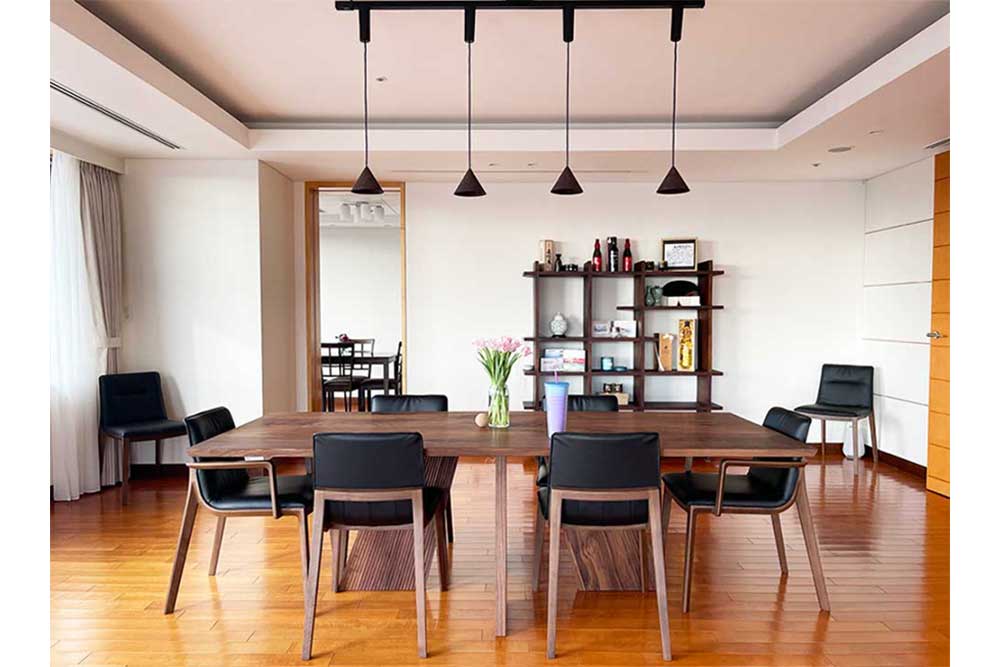 Dining Table with 8 chairs (Used)