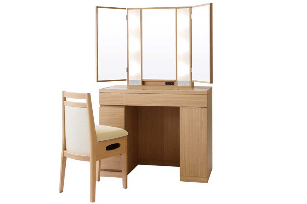 Vanity w/Chair (Used)