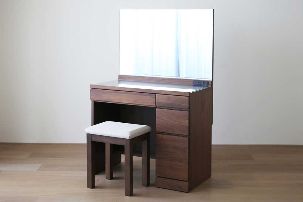 Vanity w/Stool (Used)
